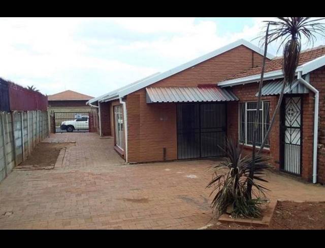 6 BEDROOM HOUSE FOR SALE IN SOPHIATOWN